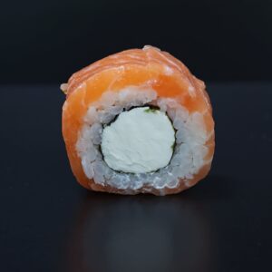 Класичний рол філадельфія з копченим лососем